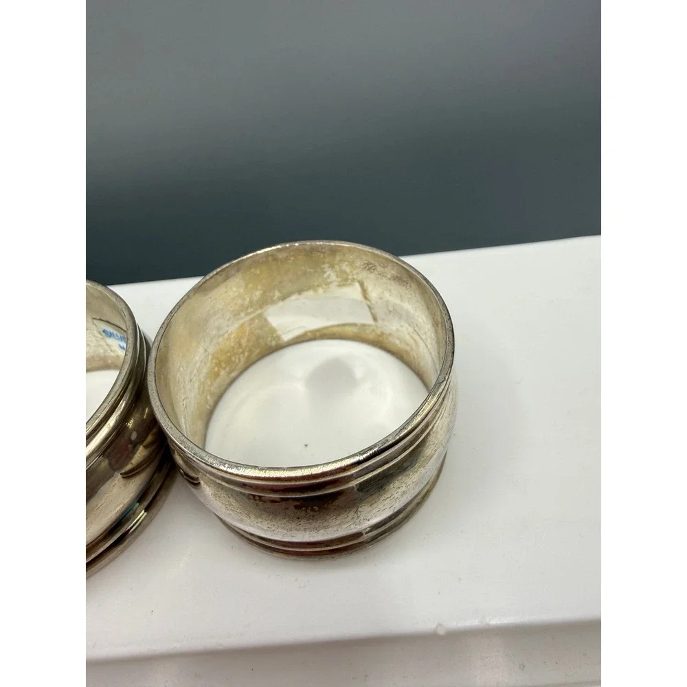 International Silver Company Silver Plated Napkin Rings Set of 4 with Velvet Box